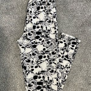 Soft leggings 💗! One size fits most.